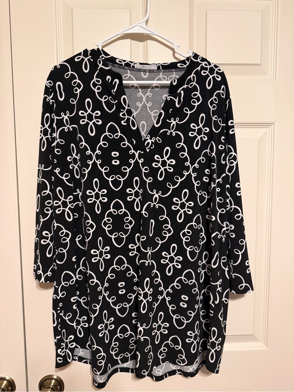 Mountain Mamas Women’s Black & White Patterned Tunic Top Size X X X-Large